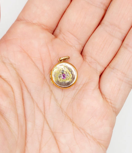 Pendentif Pendentif porte-photo antique en or rose 18k, rubis et diamants 58 Facettes A07411