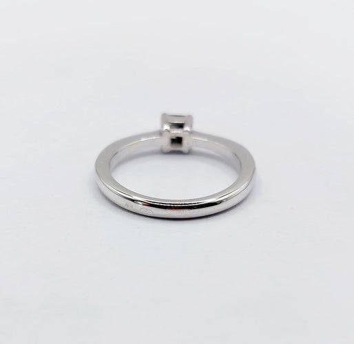 Bague 49 Bague solitaire vintage en or blanc 18k et diamant princesse 58 Facettes A07424