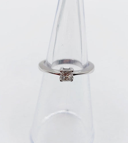Bague 49 Bague solitaire vintage en or blanc 18k et diamant princesse 58 Facettes A07424