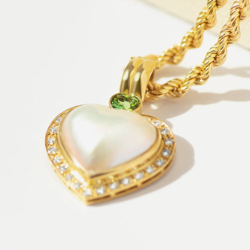 Pendentif Pendentif cœur en or jaune 750, perle Mabé, péridot et diamants 58 Facettes