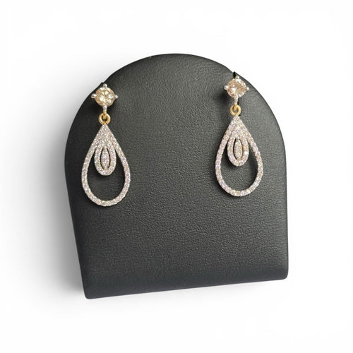 Boucles d'oreilles goutte en or jaune 18 carats et diamants 1 ct 58 Facettes 388