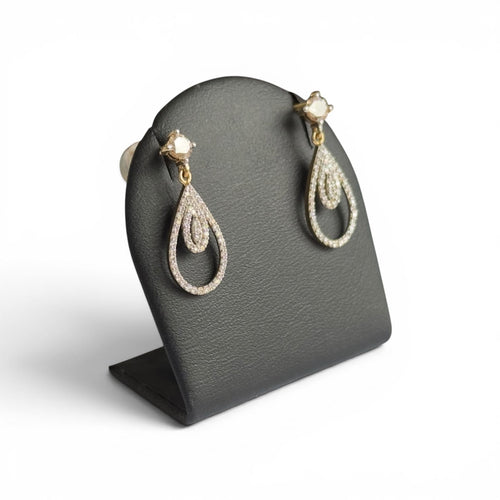 Boucles d'oreilles goutte en or jaune 18 carats et diamants 1 ct 58 Facettes 388