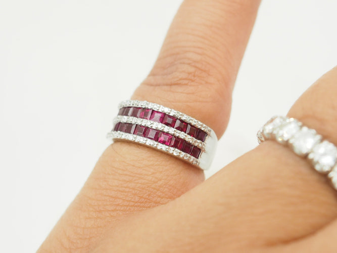 Bague 51 Bague en or blanc avec rubis calibrés et diamants 58 Facettes 33787