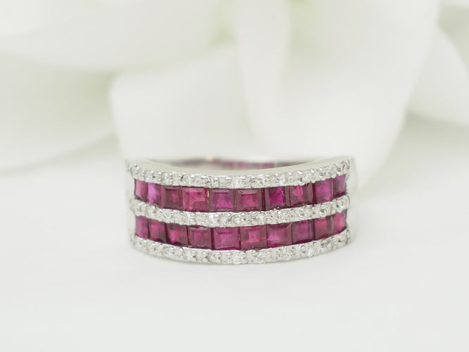 Bague 51 Bague en or blanc avec rubis calibrés et diamants 58 Facettes 33787