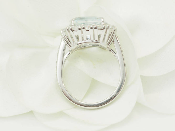 Bague 53.5 Bague entourage en or blanc, aigue-marine et diamants 58 Facettes 33802
