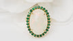 Bague Bague ovale en or jaune, opale cabochon et émeraudes 58 Facettes 32639