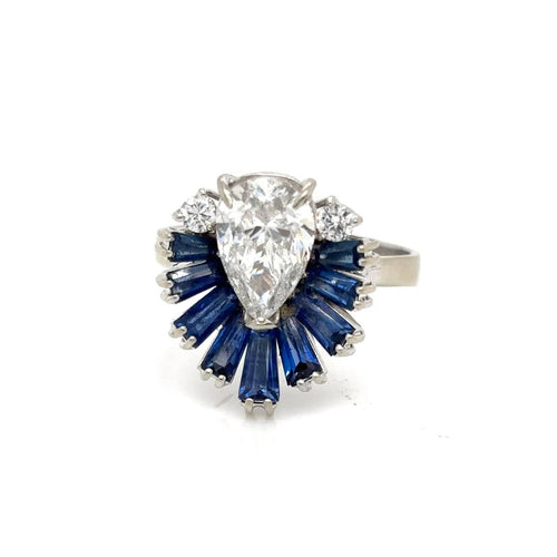 Bague 56 Bague vintage 1960 en or blanc, diamant poire 1,70 ct et saphirs 58 Facettes Bague-0034
