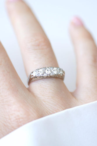 Bague Bague jarretière Art déco en platine et diamants 58 Facettes