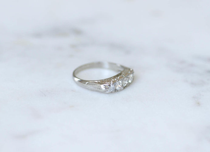 Bague Bague jarretière Art déco en platine et diamants 58 Facettes
