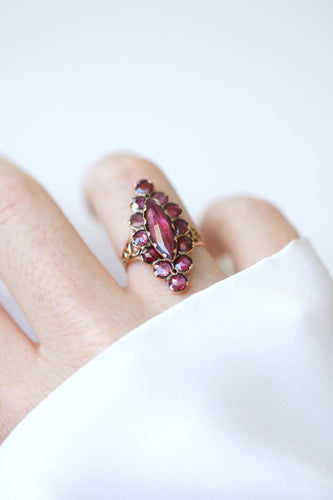 Bague Bague marquise ancienne en or rose et grenats de Perpignan 58 Facettes