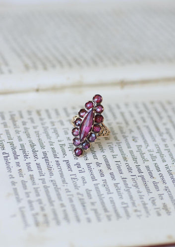 Bague Bague marquise ancienne en or rose et grenats de Perpignan 58 Facettes