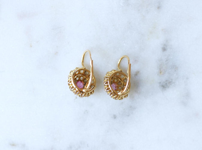 Boucles d'oreilles Boucles d'oreilles marguerite en or jaune, saphirs roses et diamants 58 Facettes