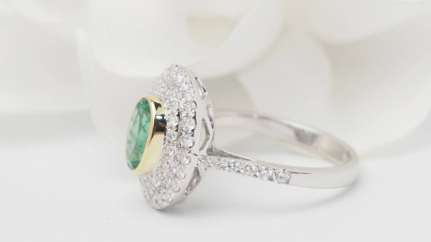 Bague 54 Bague double entourage en or bicolore, émeraude et diamants 58 Facettes 32849