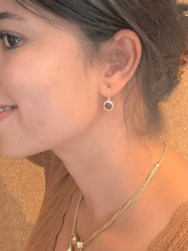 Boucles d'oreilles Boucles d'oreilles dormeuses en or jaune et améthystes 58 Facettes adaaddaaff