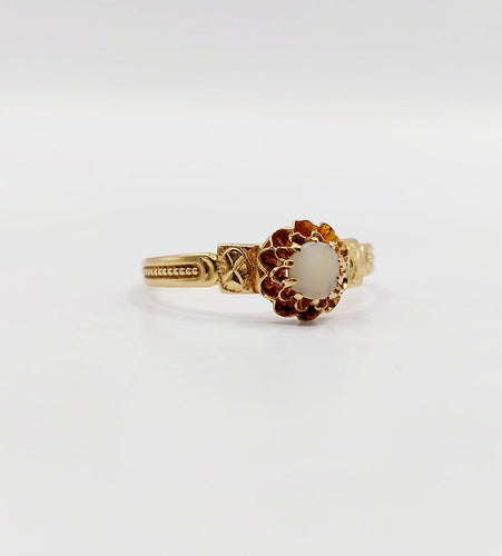Bague 53.5 Bague victorienne en or 18K et dent de lait 58 Facettes A07459