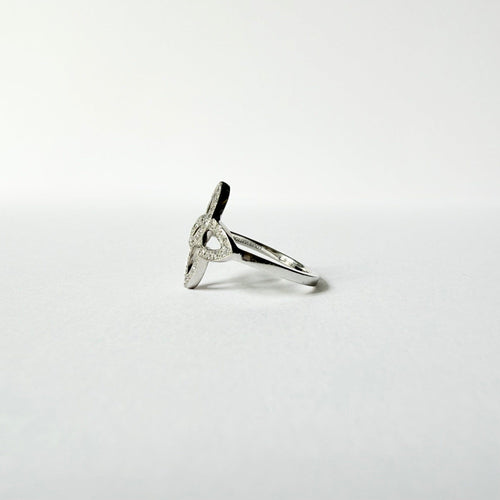 https://cdn.shopify.com/s/files/1/0943/8576/6747/files/bague-louis-vuitton.jpg?v=1783007757