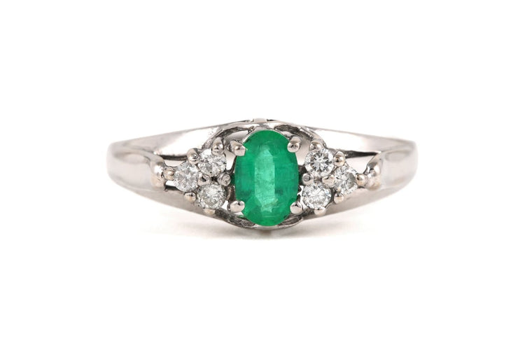 Bague 59 Bague contemporaine en or blanc 18 carats, émeraude et diamants 58 Facettes 23843