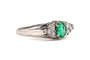 Bague 59 Bague contemporaine en or blanc 18 carats, émeraude et diamants 58 Facettes 23843