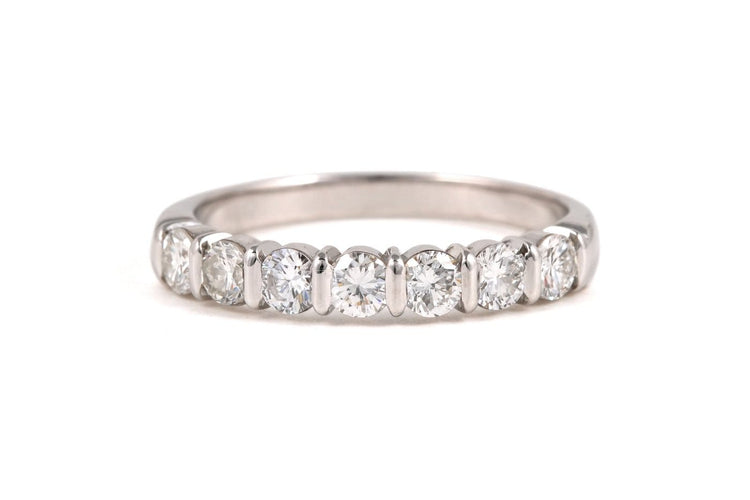 Bague contemporaine en or blanc 18 carats et diamants 58 Facettes B887