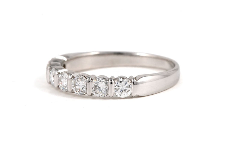 Bague 54 Bague contemporaine en or blanc 18 carats et diamants 58 Facettes B887