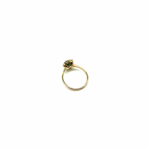 52 Bague en or jaune, émeraude et diamants 58 Facettes Z15B51839