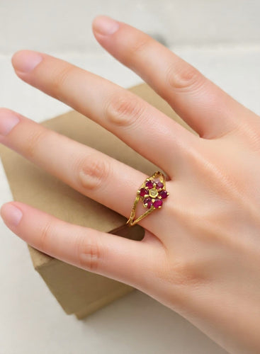 Bague 54 Bague fleur vintage en or jaune, rubis et diamant 58 Facettes CV-080
