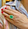 53 Bague ancienne en or jaune, émeraude et diamants 58 Facettes ba