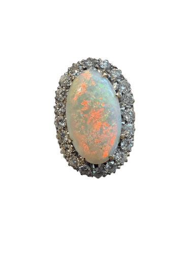52 Pompadour - Bague en or jaune, opale et diamants 58 Facettes opale