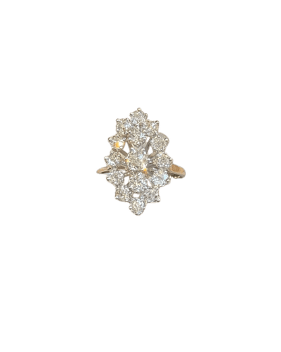 Bague marquise en or blanc, platine et diamants