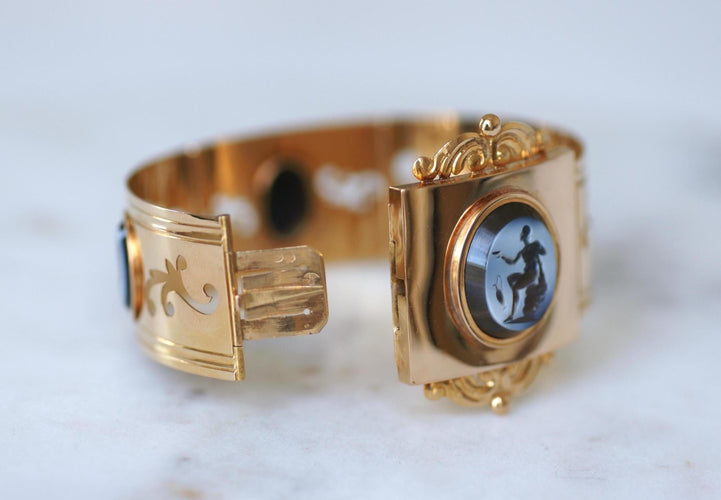 Bracelet jonc néoclassique en or rose et intailles nicolo 58 Facettes