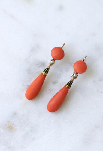 Boucles d'oreilles pendantes anciennes en or jaune, corail et émail noir 58 Facettes