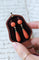 Boucles d'oreilles pendantes anciennes en or jaune, corail et émail noir 58 Facettes