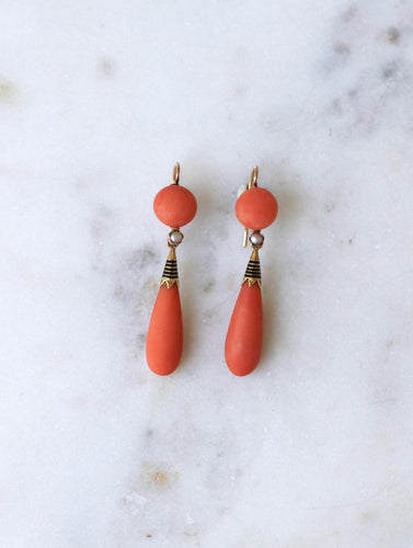 Boucles d'oreilles pendantes anciennes en or jaune, corail et émail noir 58 Facettes