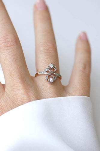 57 Toi et Moi - Bague en or jaune, platine et diamants 58 Facettes