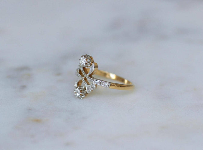57 Toi et Moi - Bague en or jaune, platine et diamants 58 Facettes