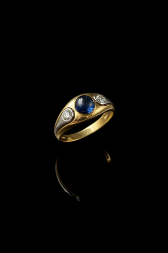 Bague 62 Bague bandeau en or jaune 18K avec saphir cabochon et diamants 58 Facettes