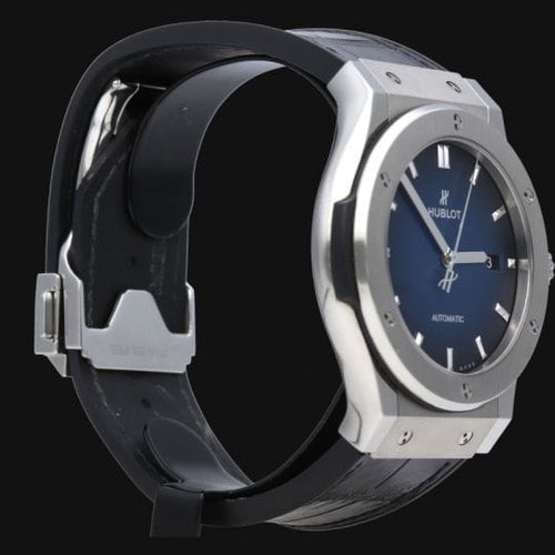 Hublot Classic Fusion - Montre 42 mm en titane 58 Facettes MT47277