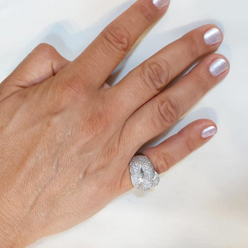 51 Bague bandeau en or blanc et diamants 1,93 ct 58 Facettes G3989