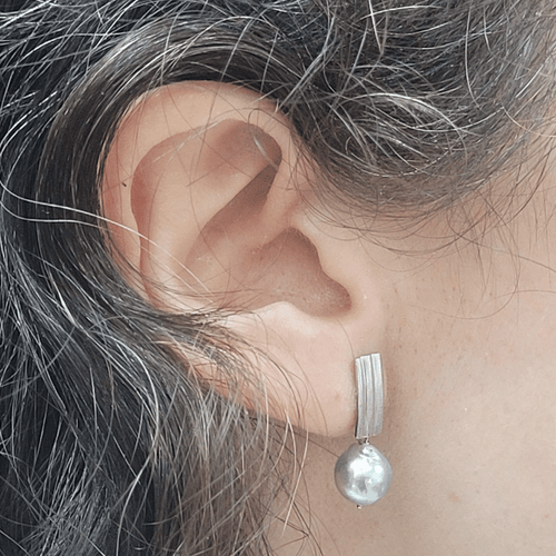 Boucles d'oreilles en or blanc 18k et perles Keshi 58 Facettes TA251