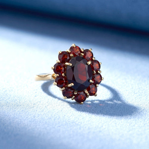 55 Bague marguerite en or jaune 18K et grenats 58 Facettes 1789