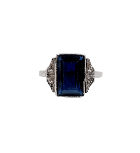 53 Art déco - Bague en platine, saphir synthétique et diamants 58 Facettes A07541