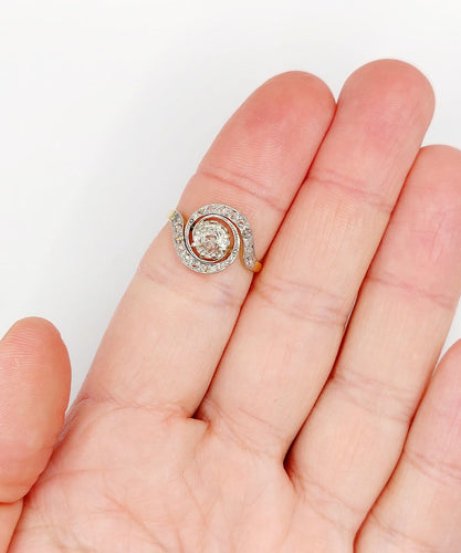 54.5 Bague tourbillon en or 18k, platine et diamants 58 Facettes A07547