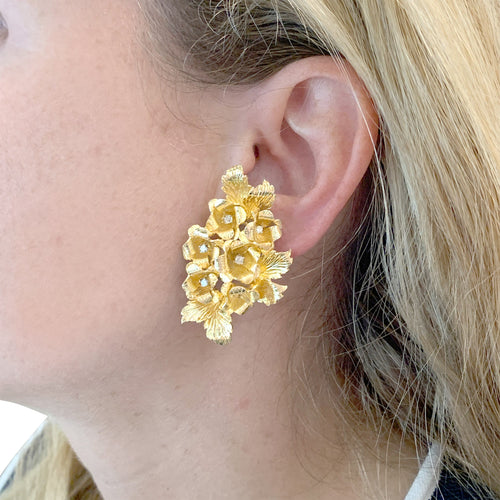 Boucles d'oreilles Boucles d'oreilles Fleurs en or jaune et diamants 58 Facettes 35774