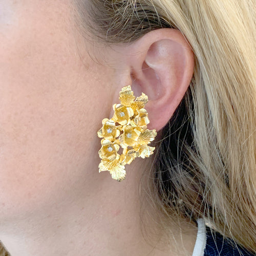 Boucles d'oreilles Boucles d'oreilles Fleurs en or jaune et diamants 58 Facettes 35774