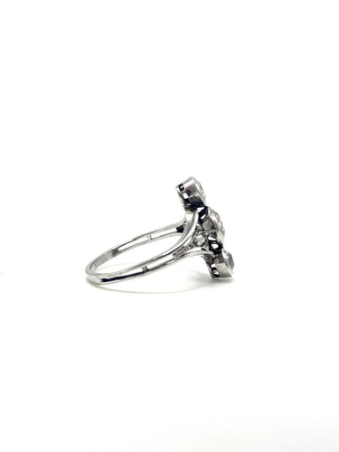 55 Art déco - Bague en platine et trio de diamants 58 Facettes SKU  BO/220232