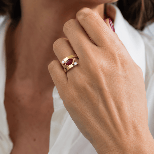 52 Bague vintage en or jaune, rubis et diamants 58 Facettes 6043/17
