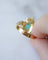51 Bague en or jaune avec émeraude de Colombie et diamants 58 Facettes