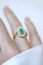 51 Bague en or jaune avec émeraude de Colombie et diamants 58 Facettes