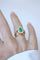 51 Bague en or jaune avec émeraude de Colombie et diamants 58 Facettes