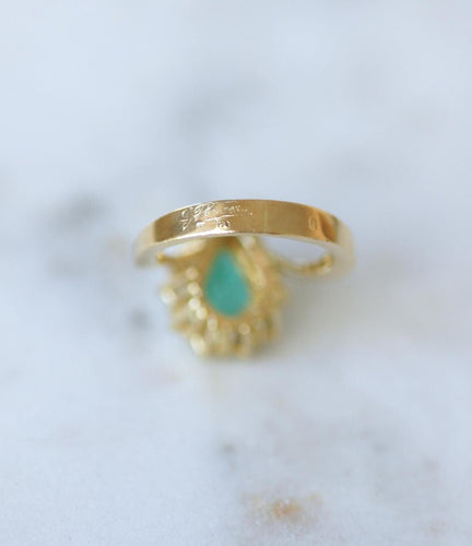 51 Bague en or jaune avec émeraude de Colombie et diamants 58 Facettes